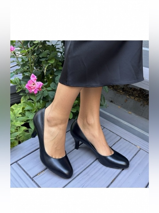 East 5th Shoes - NWT 8W Leather pumps, wide width